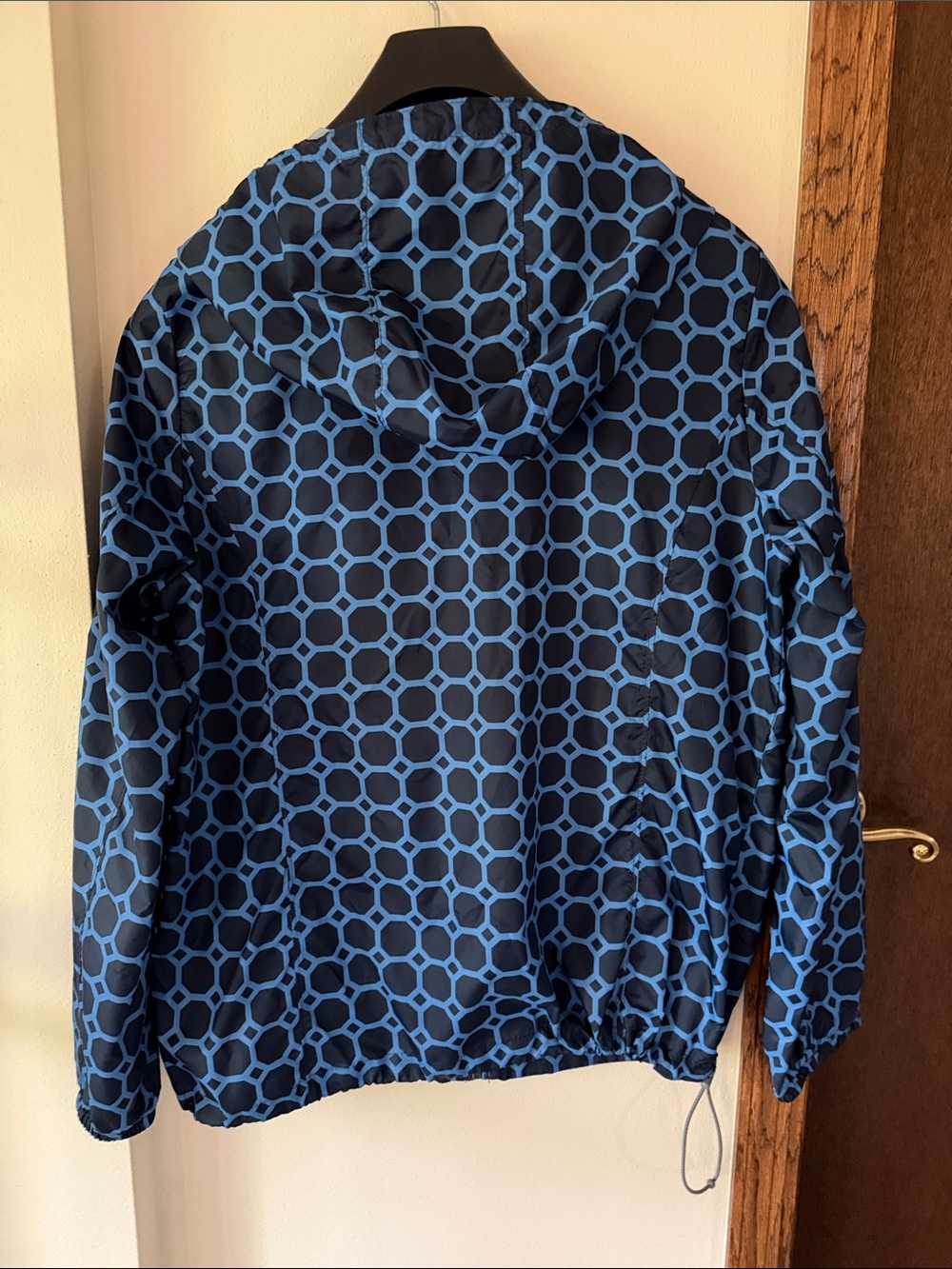 Lands' End Women’s Navy and Blue Geometric Packable Rain Jacket - Picture 4 of 4